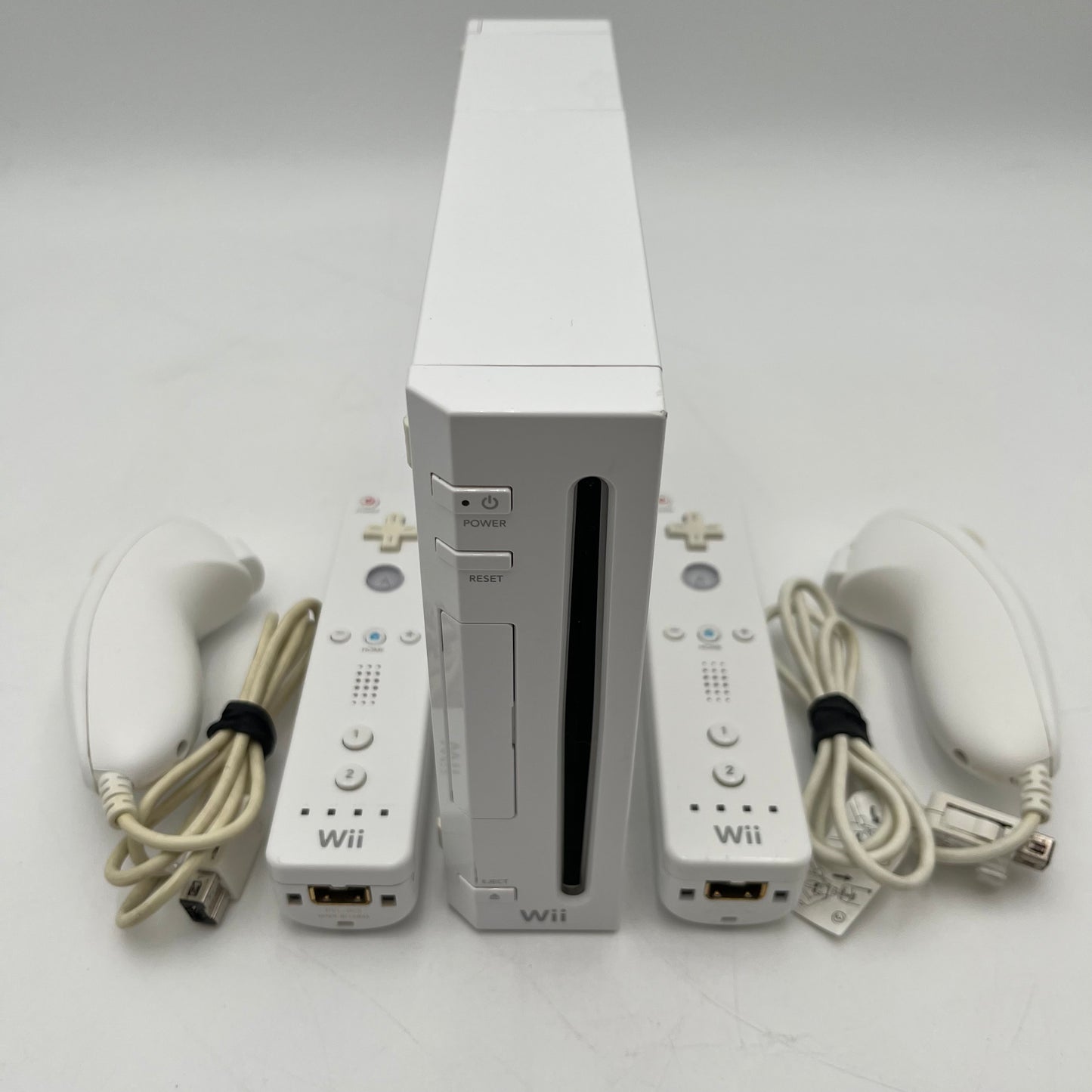 Nintendo Wii Video Game Console RVL-001 White 2 Controllers GameCube Compatible
