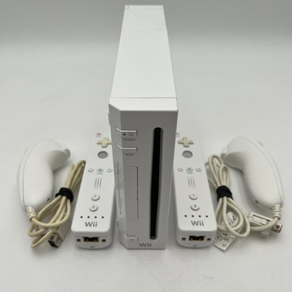 Nintendo Wii Video Game Console RVL-001 White 2 Controllers GameCube Compatible