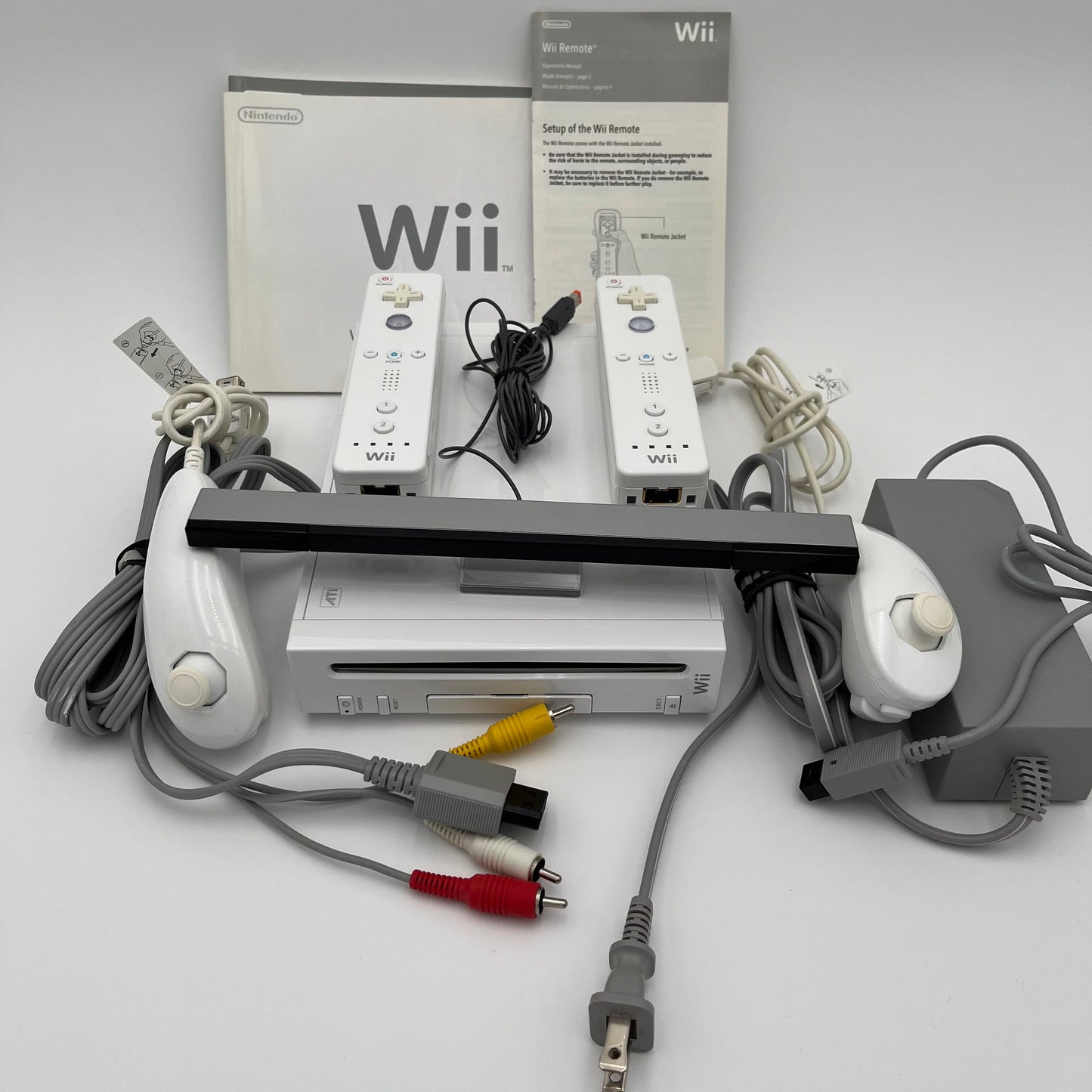 Nintendo Wii Video Game Console RVL-001 White GameCube Compatible 2 Controllers