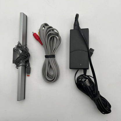 Nintendo Wii Video Game Console RVL-001 White 2 Controllers GameCube Compatible