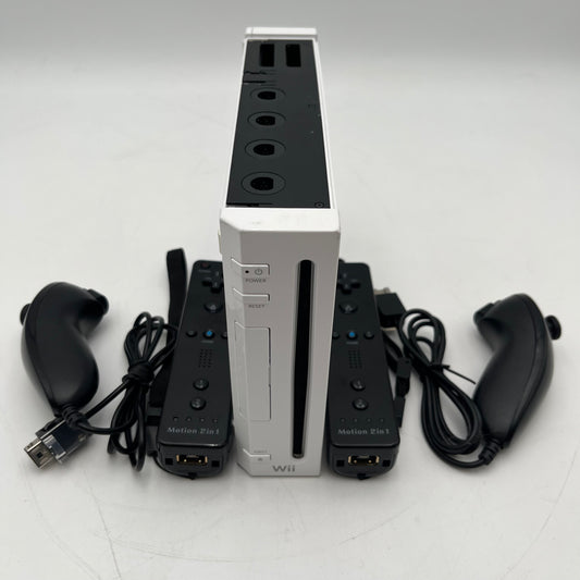 Nintendo Wii Video Game Console RVL-001 White 2 Controllers GameCube Compatible